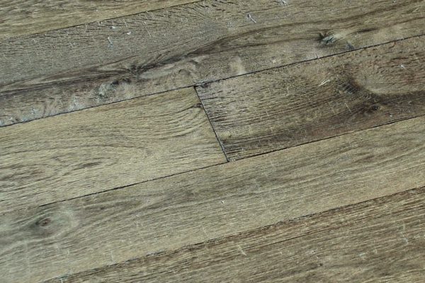 Plancher vieilli Collection Château Washed out light brown