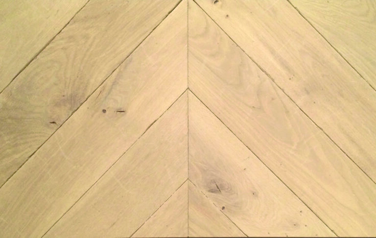 Plancher vieilli Parquets décoratifs Point de Hongrie - Chevron - Naturel