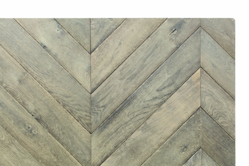 Plancher vieilli Parquets décoratifs Point de Hongrie – Chevron – 5a